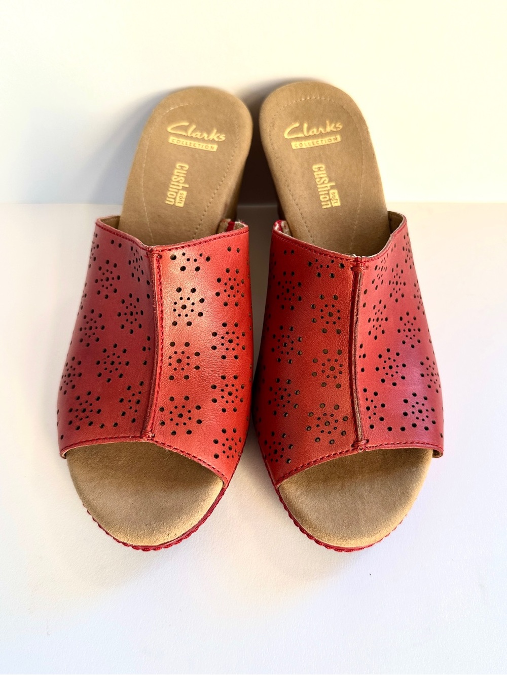 CLARKS WOMENS HELIO CORRIDOR RED PERFORATED LEATHER CORK WEDGE SANDALS NEW Sz8.5 - Picture 4 of 12